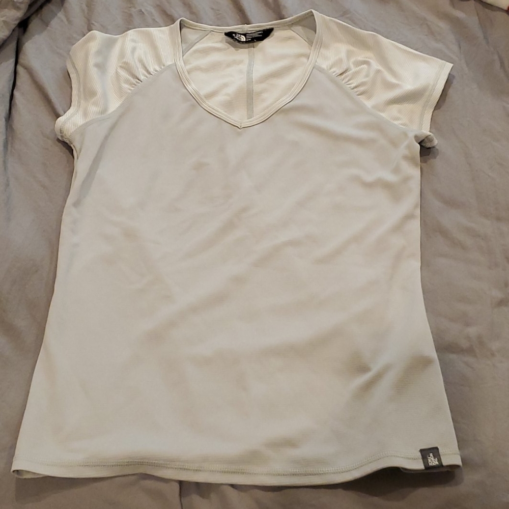 👚 3 for $15 North Face top